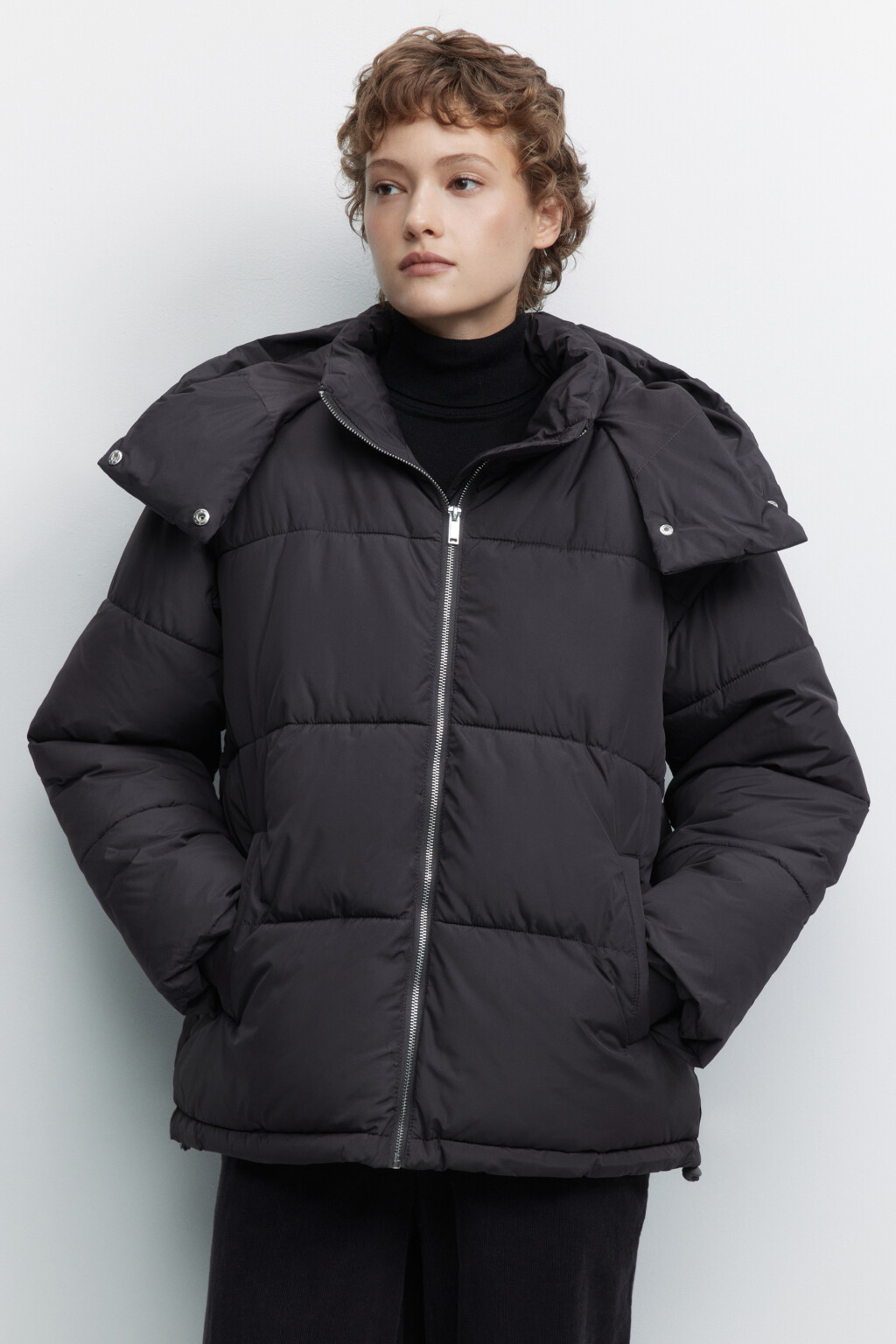 Куртка-пуховик стеганая короткая с капюшоном - цвет коричневый - 2