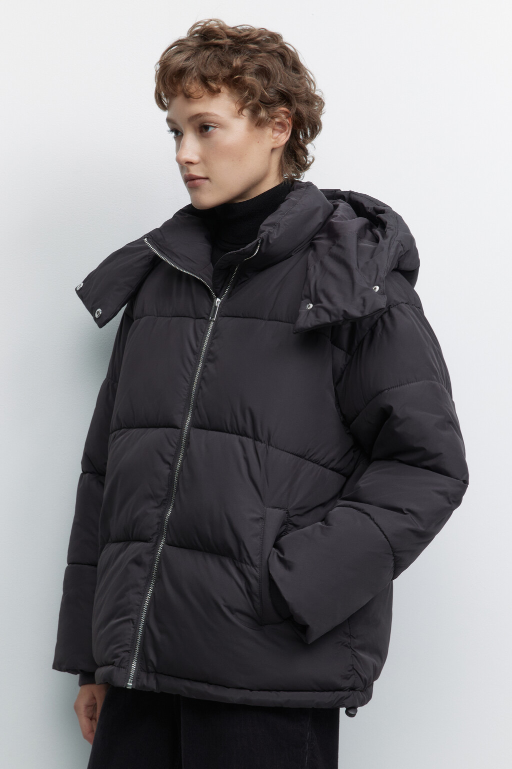 Куртка-пуховик стеганая короткая с капюшоном - цвет коричневый - 3