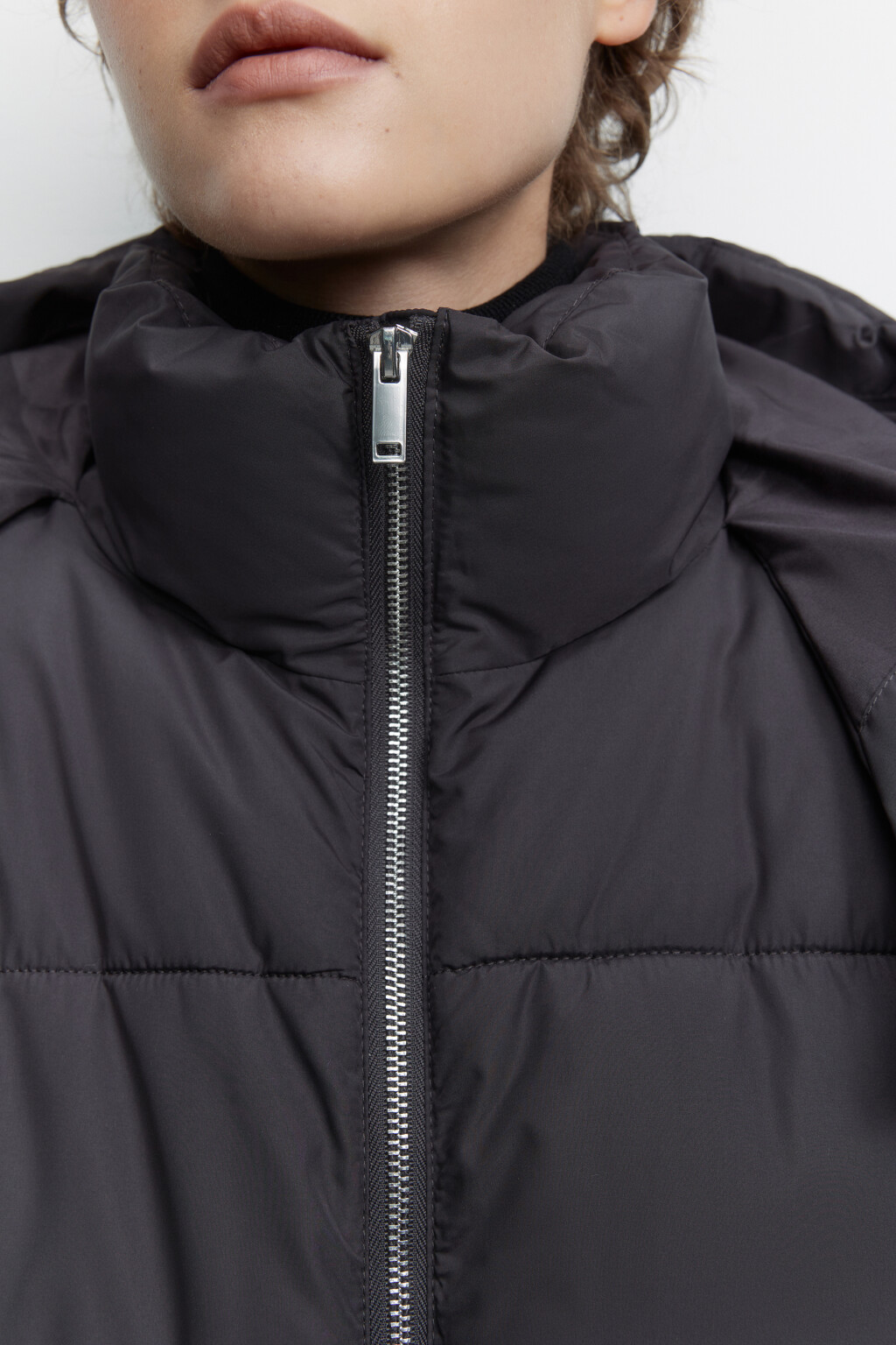 Куртка-пуховик стеганая короткая с капюшоном - цвет коричневый - 5