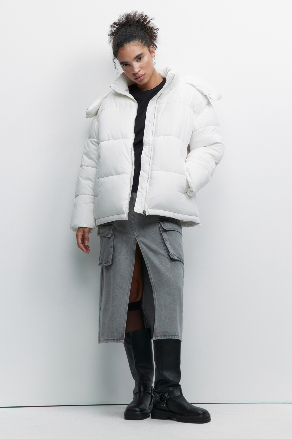 Куртка-пуховик стеганая короткая с капюшоном - цвет молочный - 4