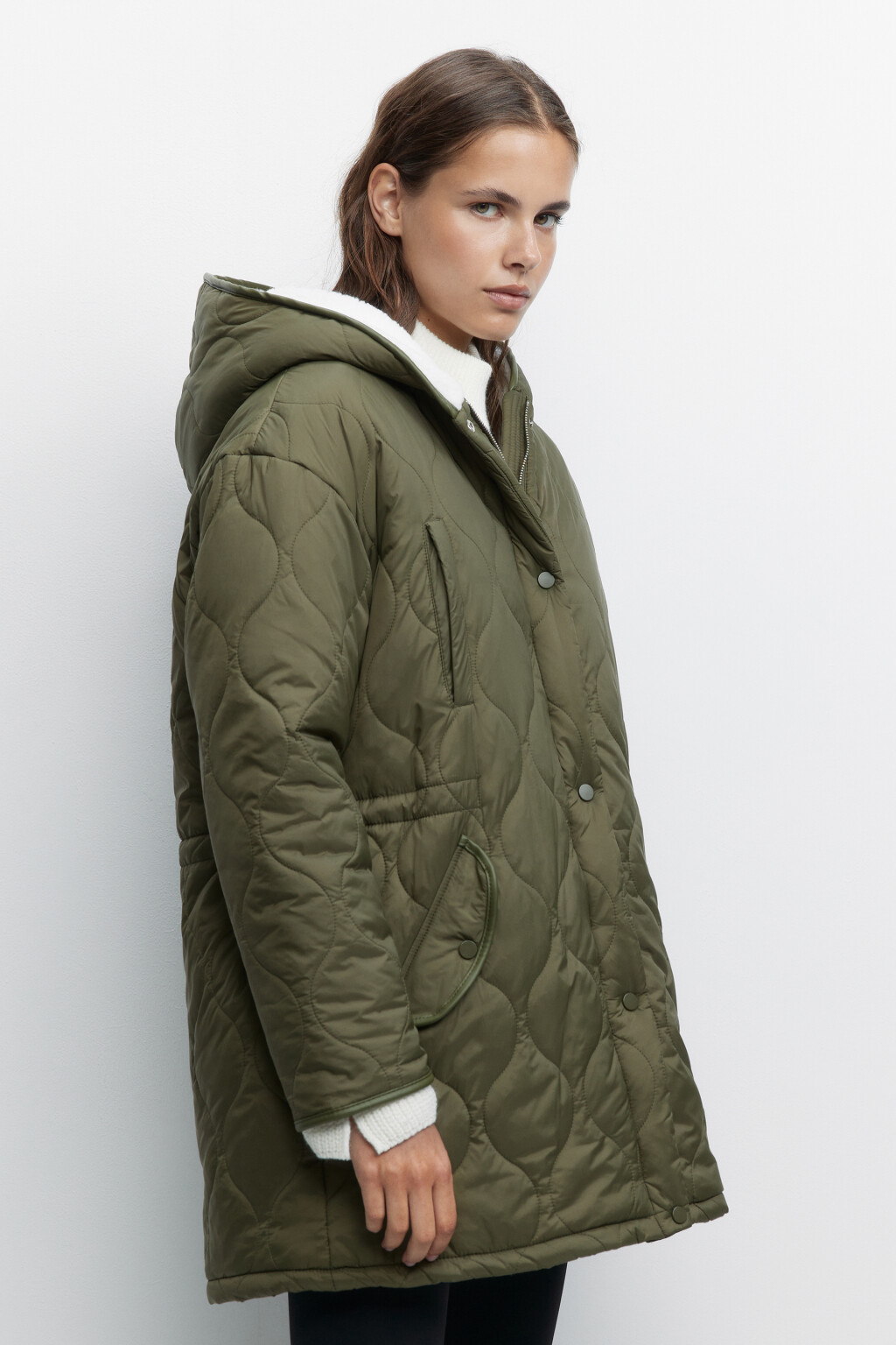 Куртка-парка стеганая с меховой подкладкой и капюшоном - цвет зеленый - 3