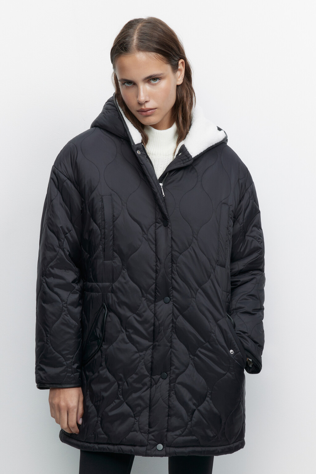 Куртка-парка стеганая с меховой подкладкой и капюшоном - цвет черный - 2