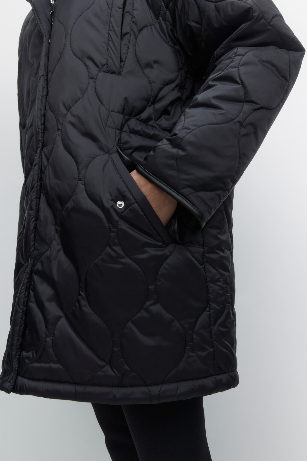 Куртка-парка стеганая с меховой подкладкой и капюшоном - цвет черный - 7