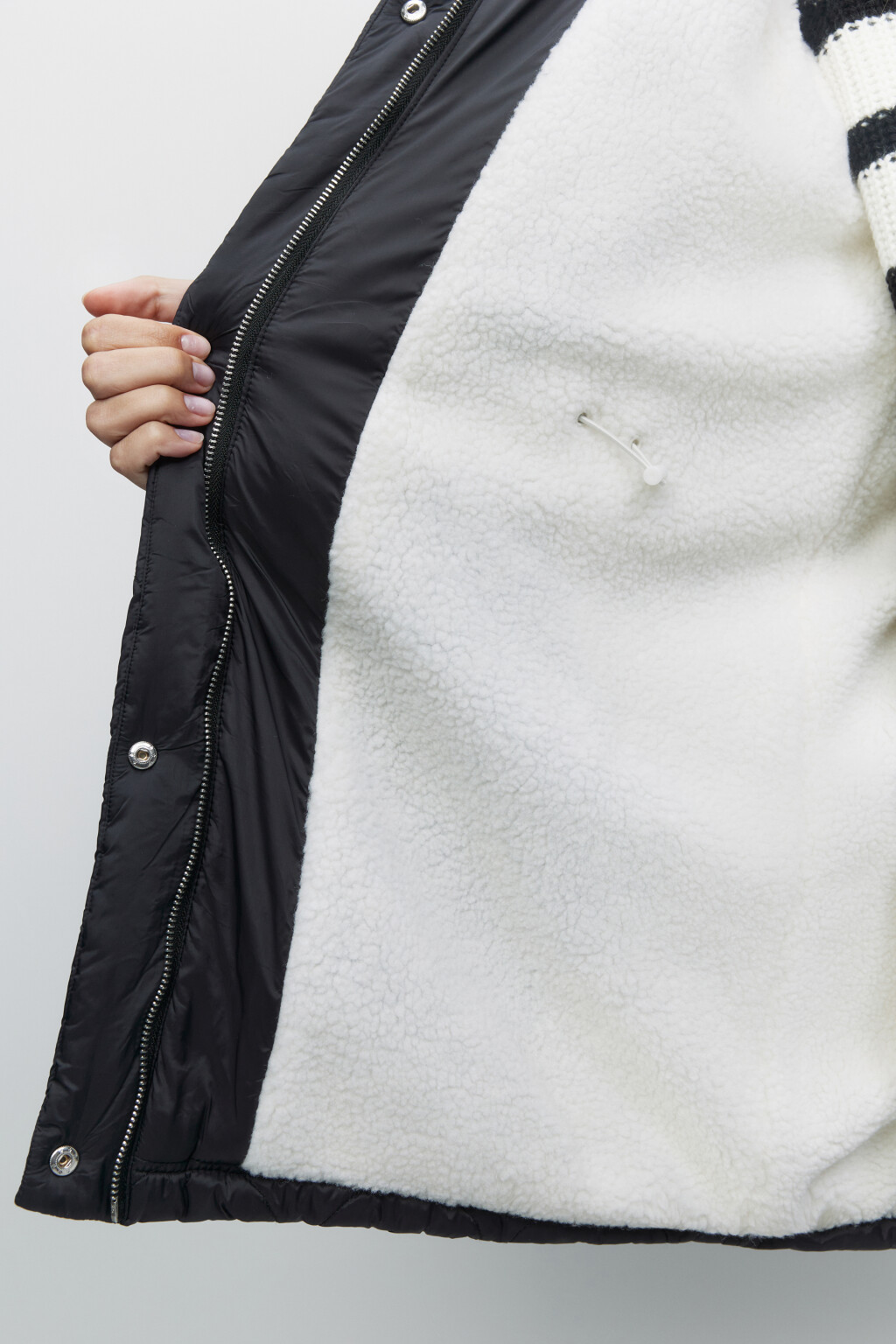 Куртка-парка стеганая с меховой подкладкой и капюшоном - цвет черный - 8