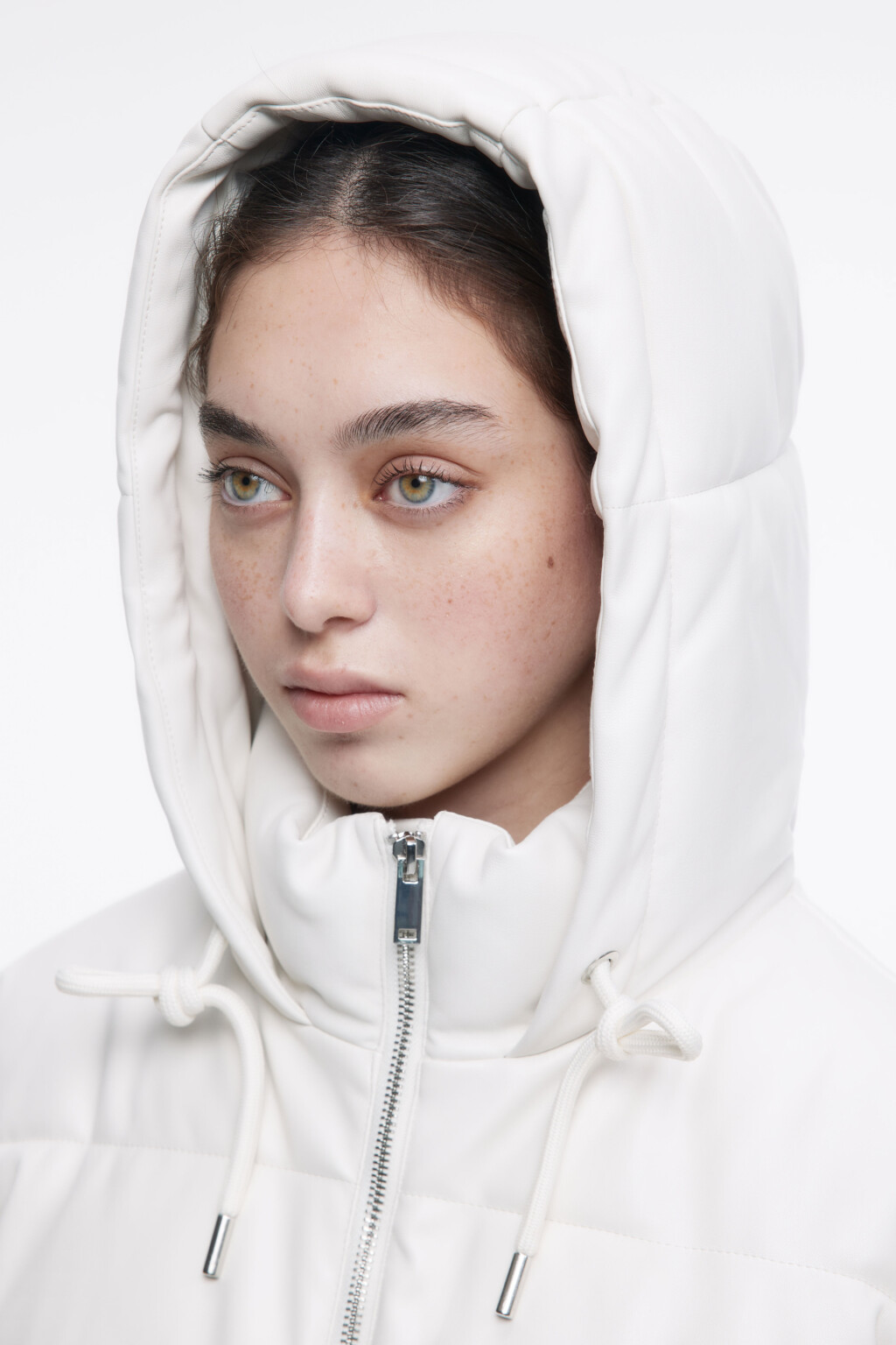 Куртка из искусственной кожи с капюшоном - цвет бежевый - 7