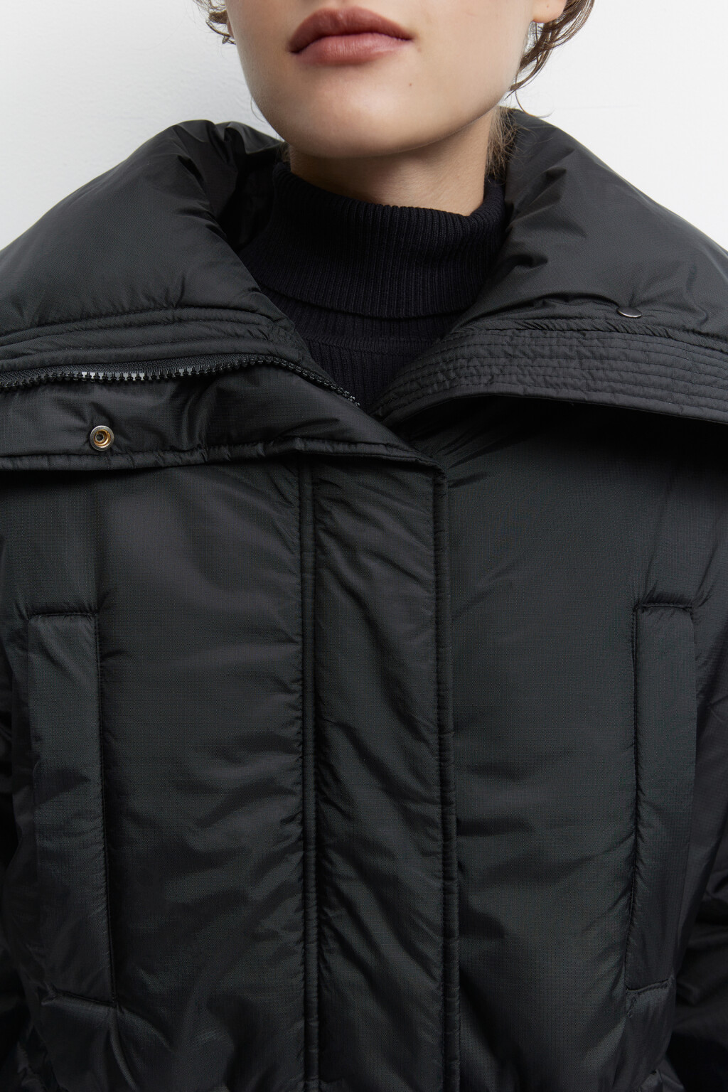 Куртка из плащевой ткани с широким воротником - цвет черный - 5