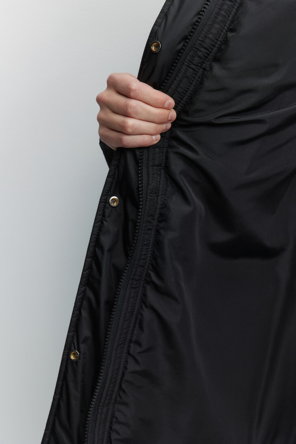 Куртка из плащевой ткани с широким воротником - цвет черный - 7