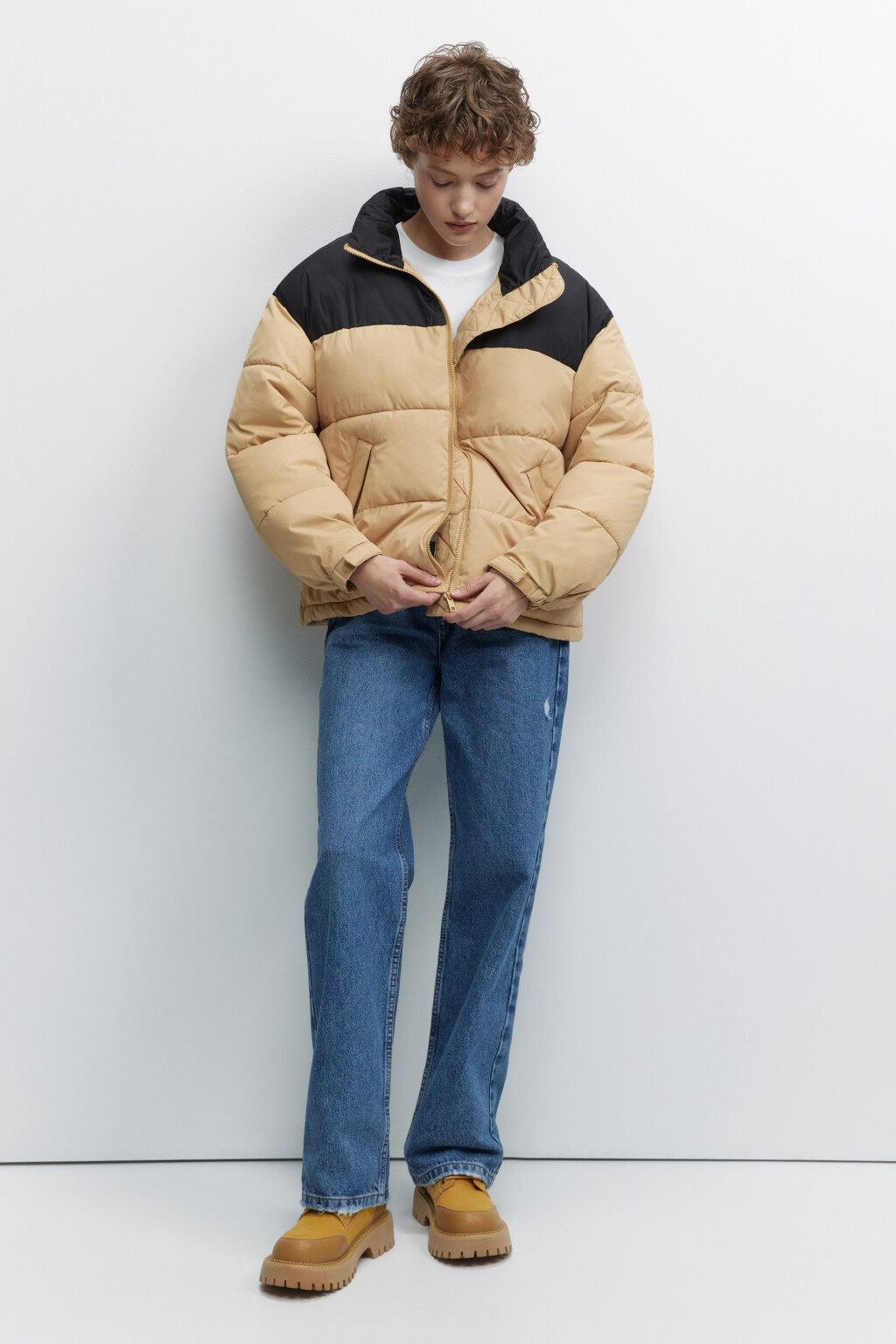 Куртка-пуховик короткая стеганая с воротником-стойкой - цвет бежевый - 5