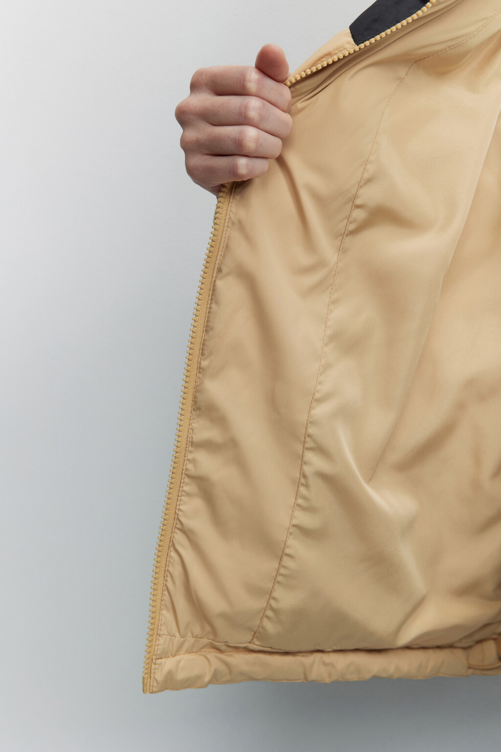 Куртка-пуховик короткая стеганая с воротником-стойкой - цвет бежевый - 6