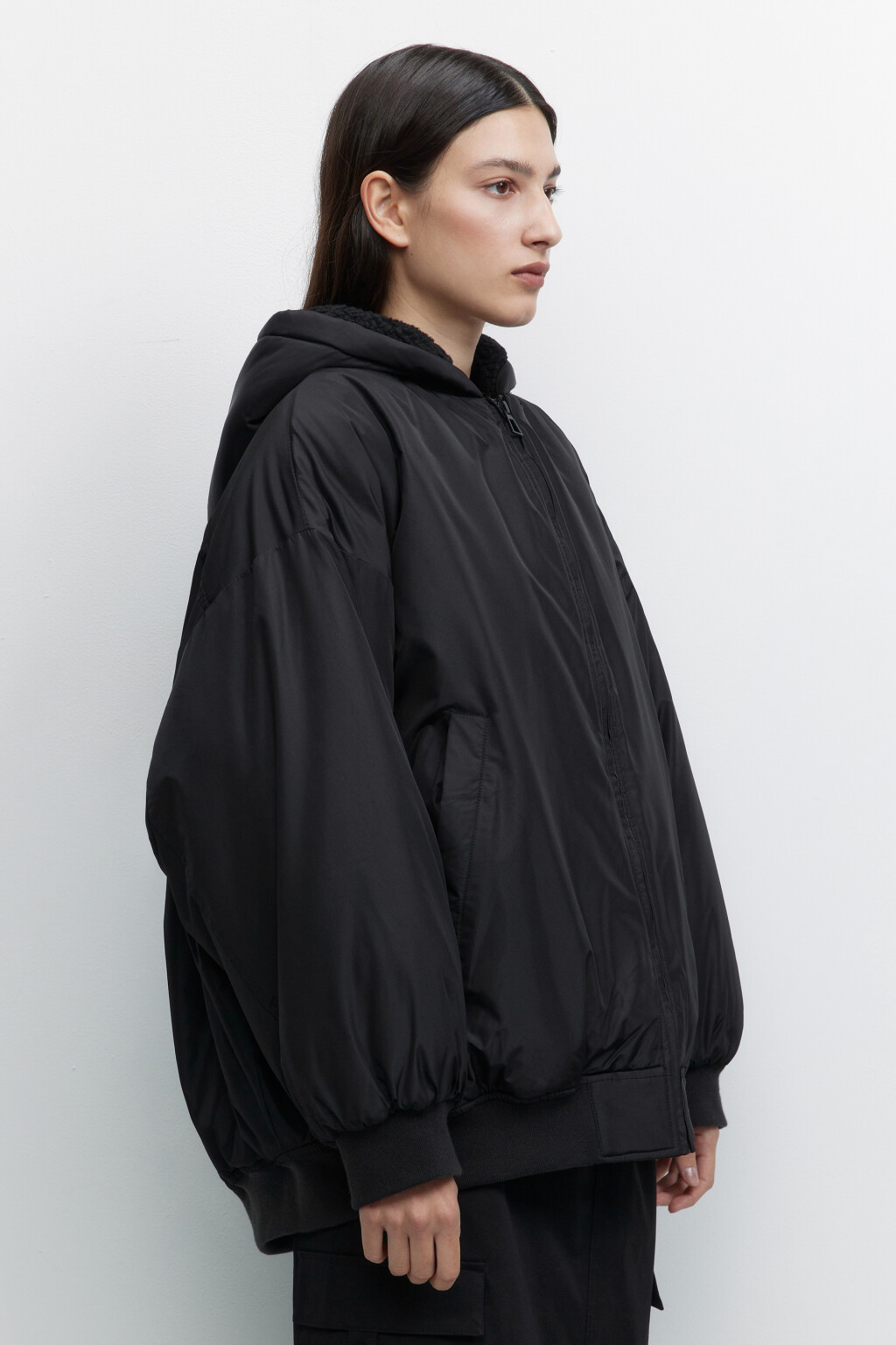 Куртка-бомбер oversize утепленная с капюшоном - цвет черный - 3
