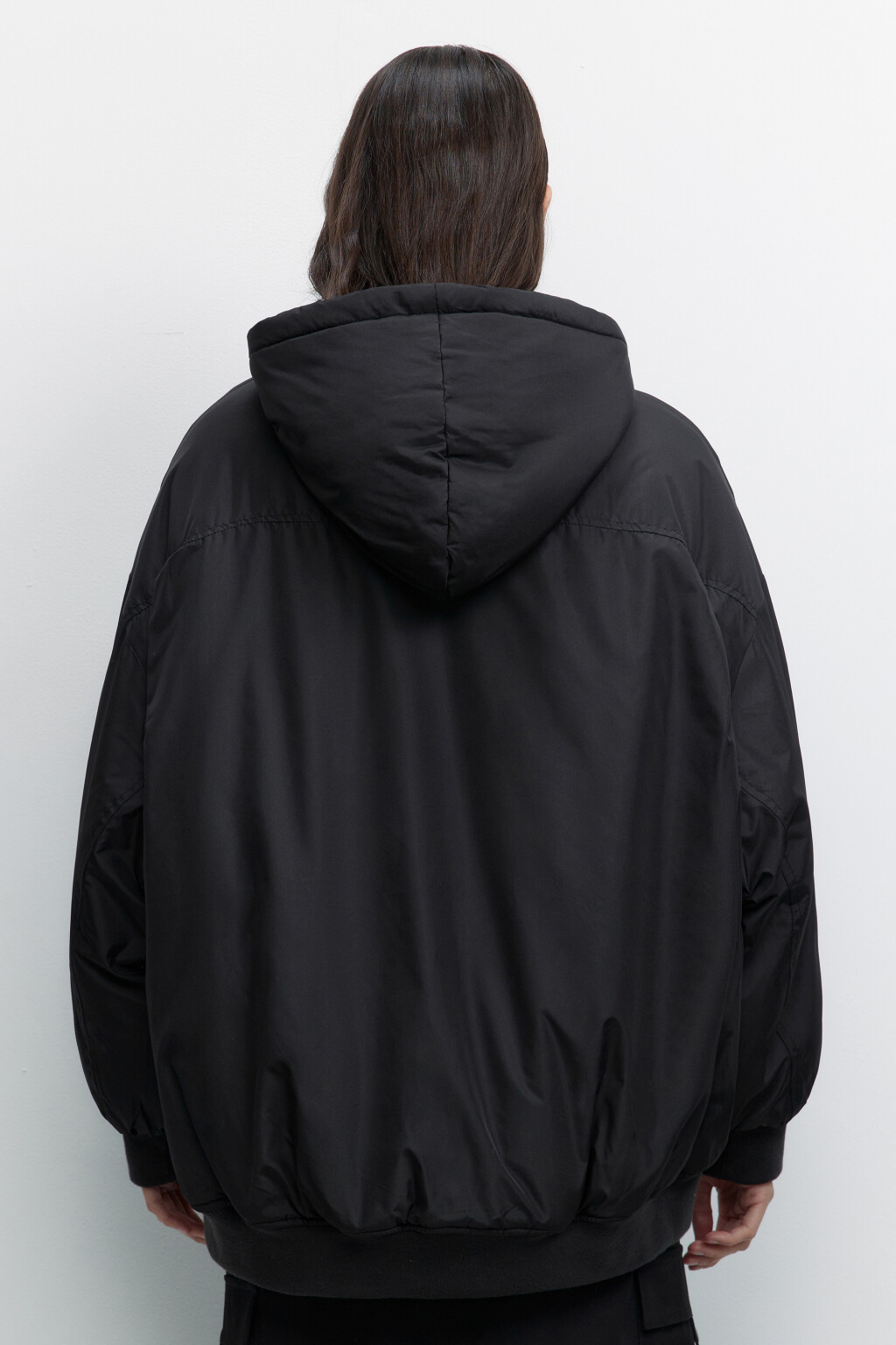 Куртка-бомбер oversize утепленная с капюшоном - цвет черный - 4