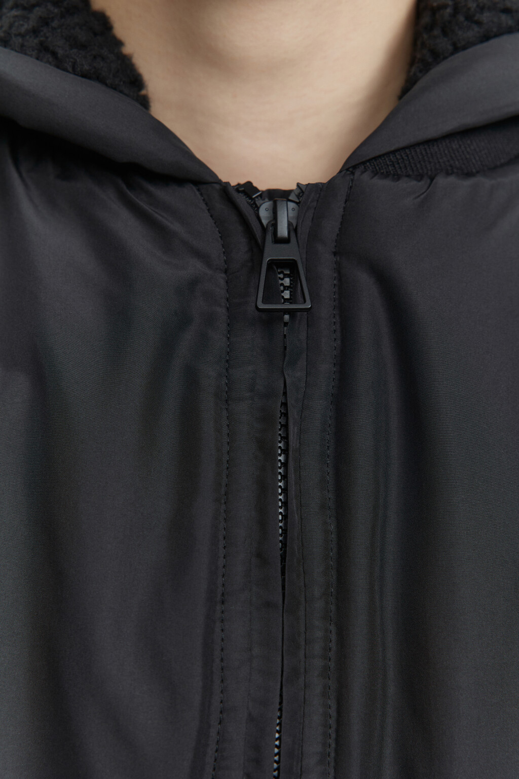 Куртка-бомбер oversize утепленная с капюшоном - цвет черный - 5