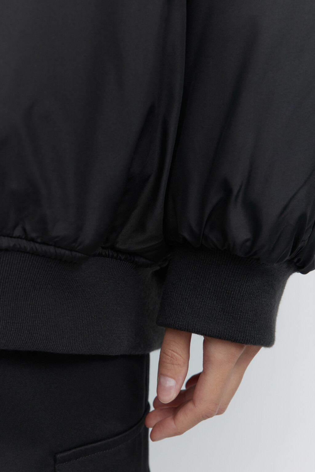 Куртка-бомбер oversize утепленная с капюшоном - цвет черный - 6