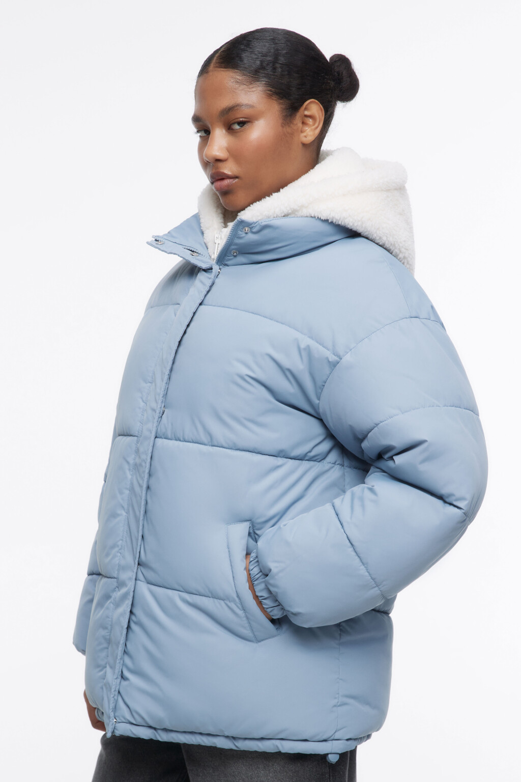 Куртка стеганая с капюшоном из искусственного меха - цвет голубой - 2