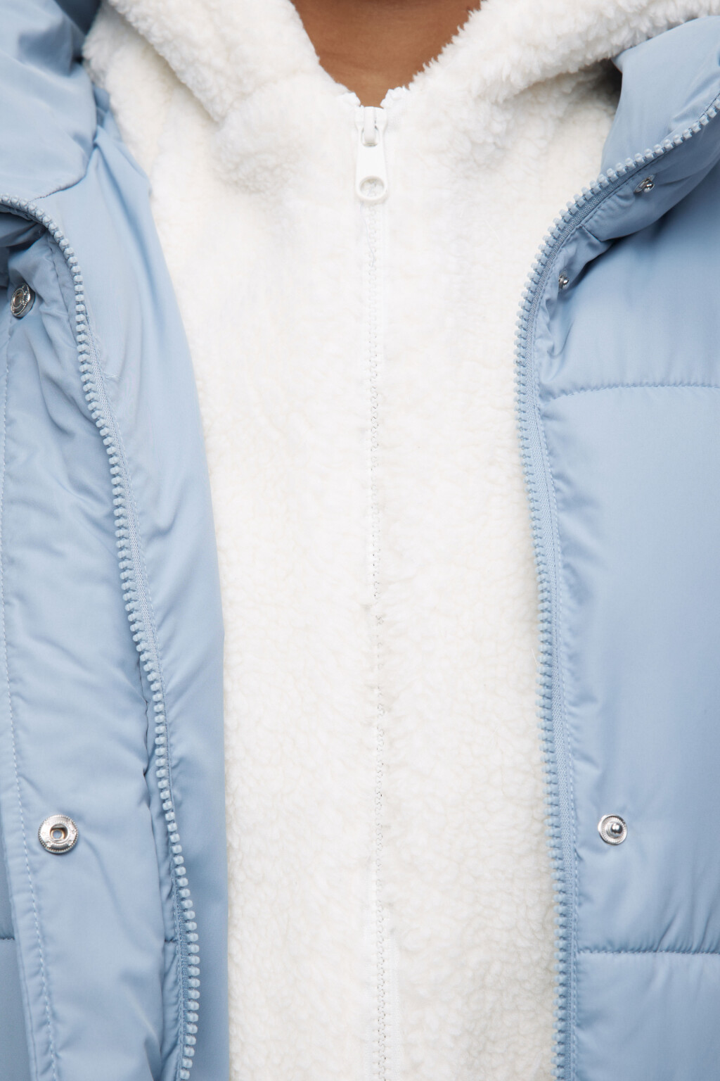 Куртка стеганая с капюшоном из искусственного меха - цвет голубой - 5