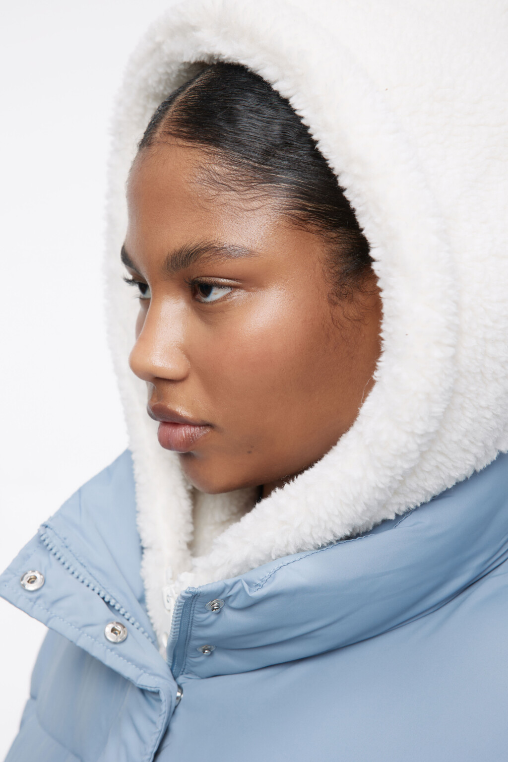 Куртка стеганая с капюшоном из искусственного меха - цвет голубой - 7