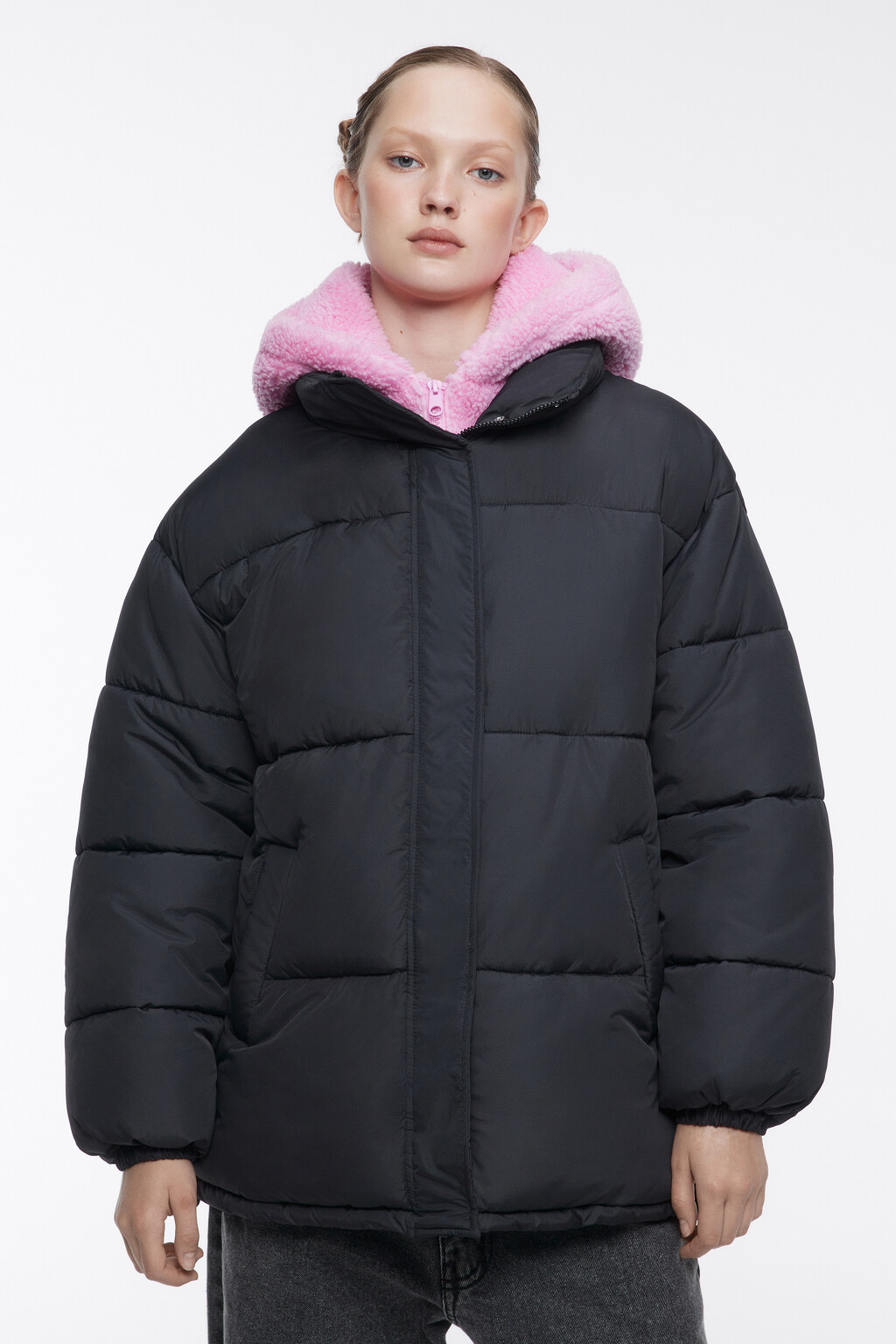 Куртка стеганая с капюшоном из искусственного меха - цвет черный - 4