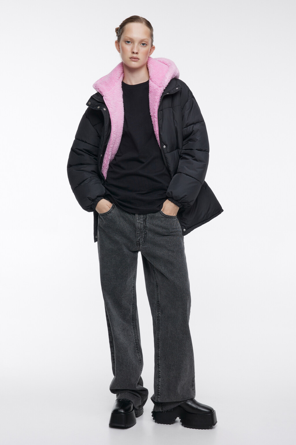 Куртка стеганая с капюшоном из искусственного меха - цвет черный - 1
