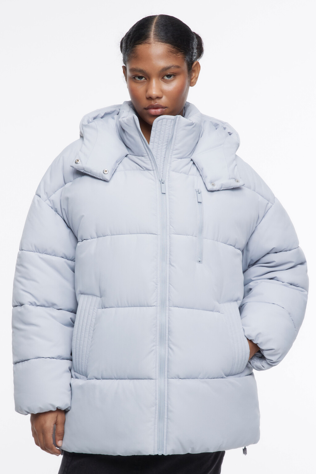 Куртка стеганая с капюшоном и медвежонком на спине - цвет серый - 2