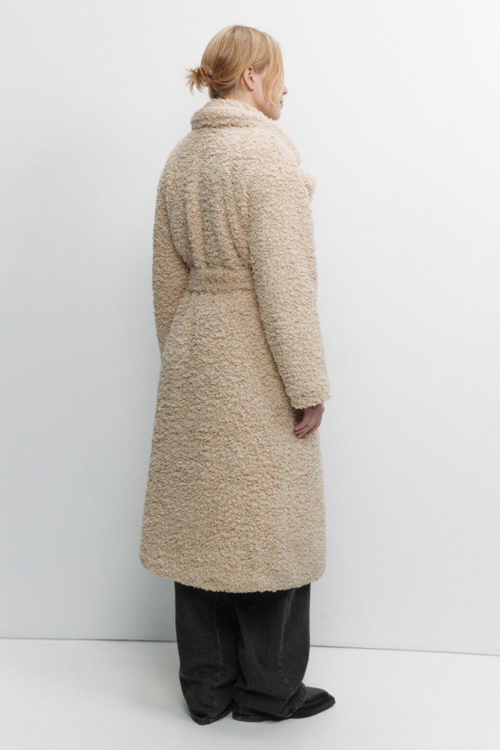 Шуба-тедди из искусственного меха с поясом - цвет бежевый - 5
