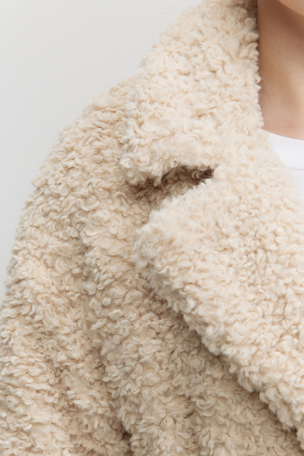 Шуба-тедди из искусственного меха с поясом - цвет бежевый - 7