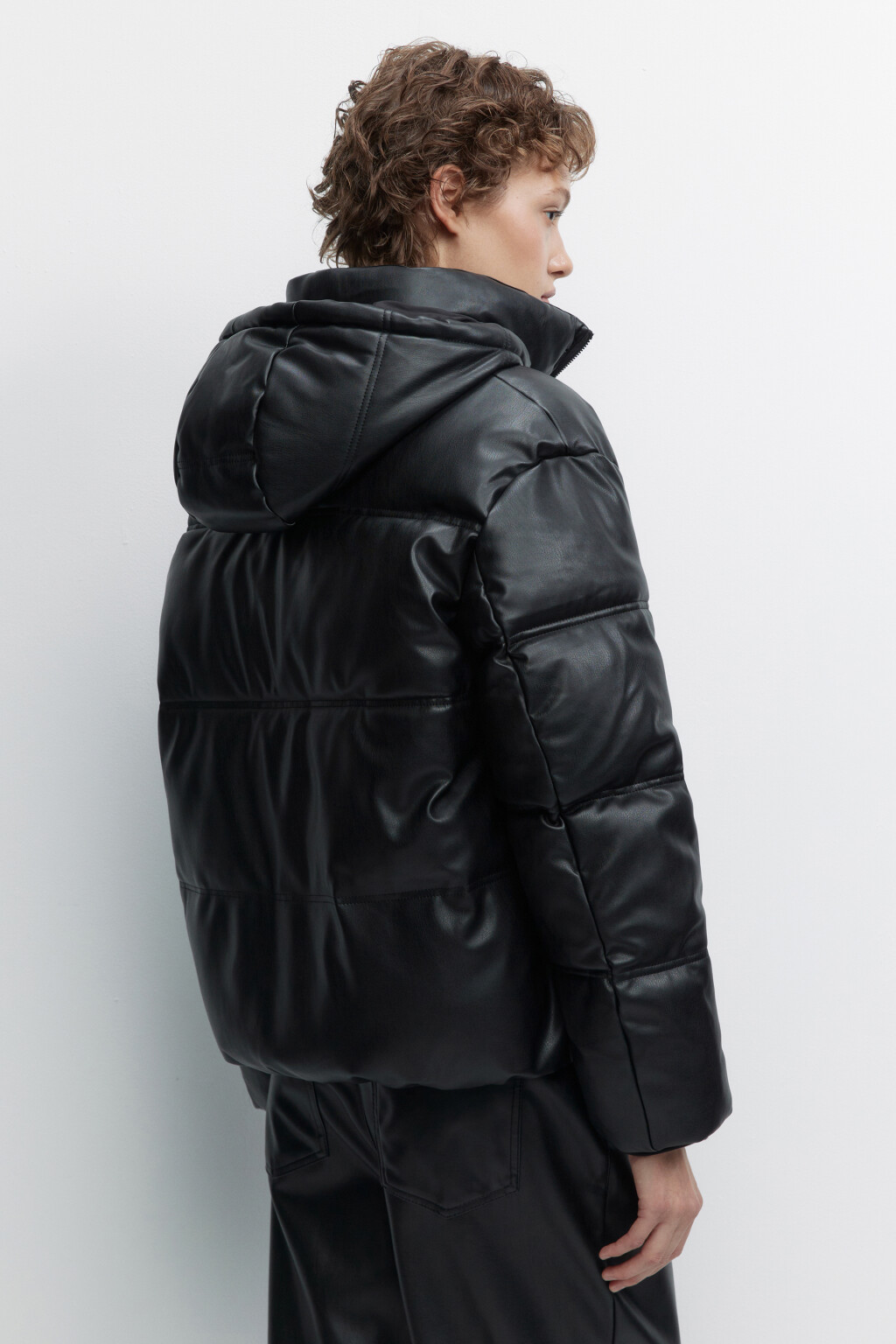 Куртка стеганая короткая с капюшоном - цвет черный - 4