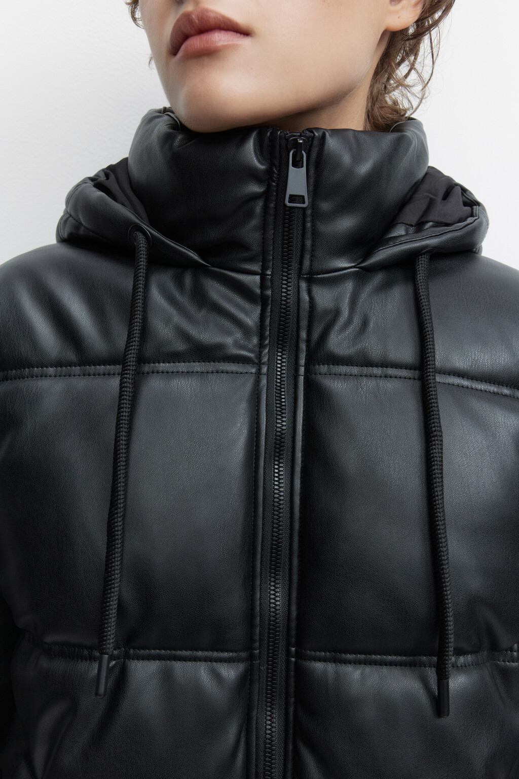 Куртка стеганая короткая с капюшоном - цвет черный - 5