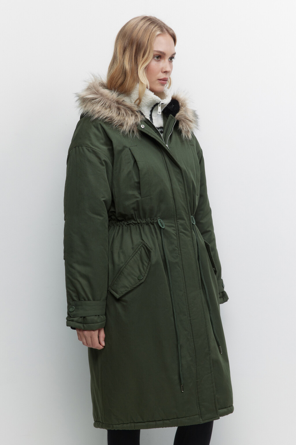 Куртка-парка длинная с опушкой и капюшоном - цвет зеленый - 3