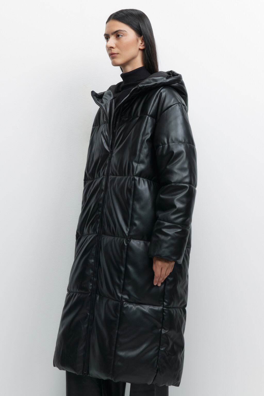 Куртка стеганая удлиненная с капюшоном - цвет черный - 3