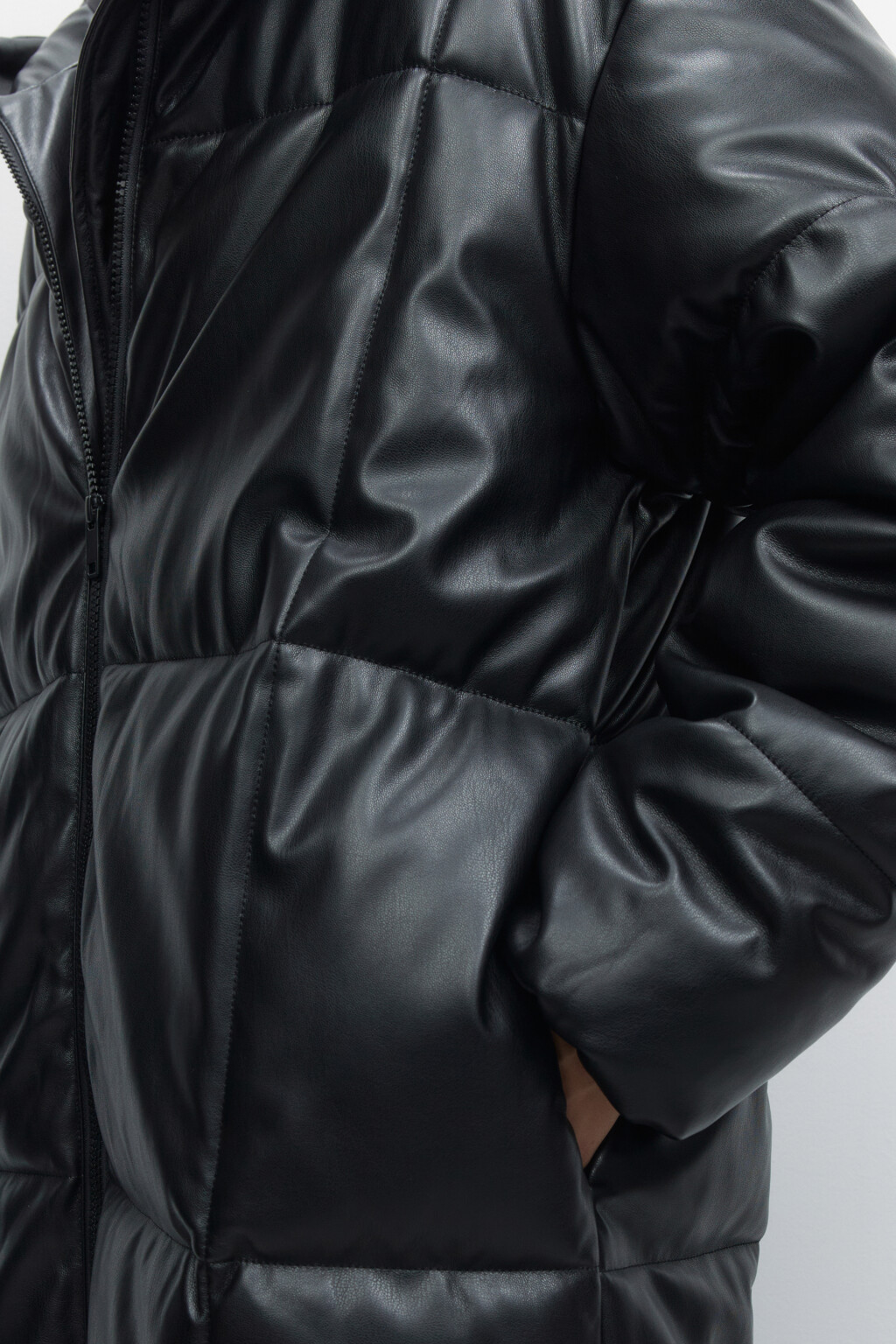 Куртка стеганая удлиненная с капюшоном - цвет черный - 5