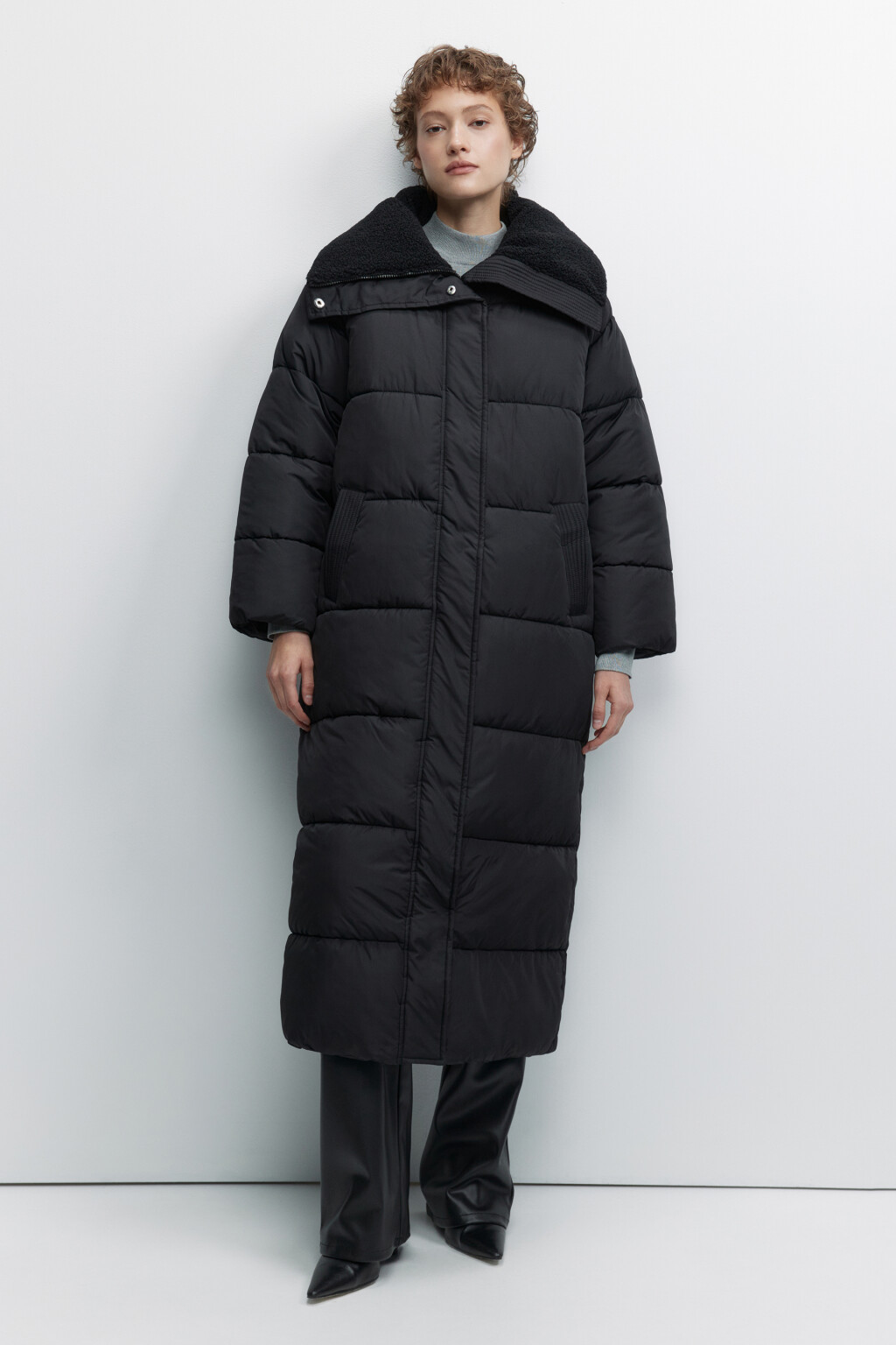 Пальто стеганое утепленное с широким воротником - цвет черный - 2