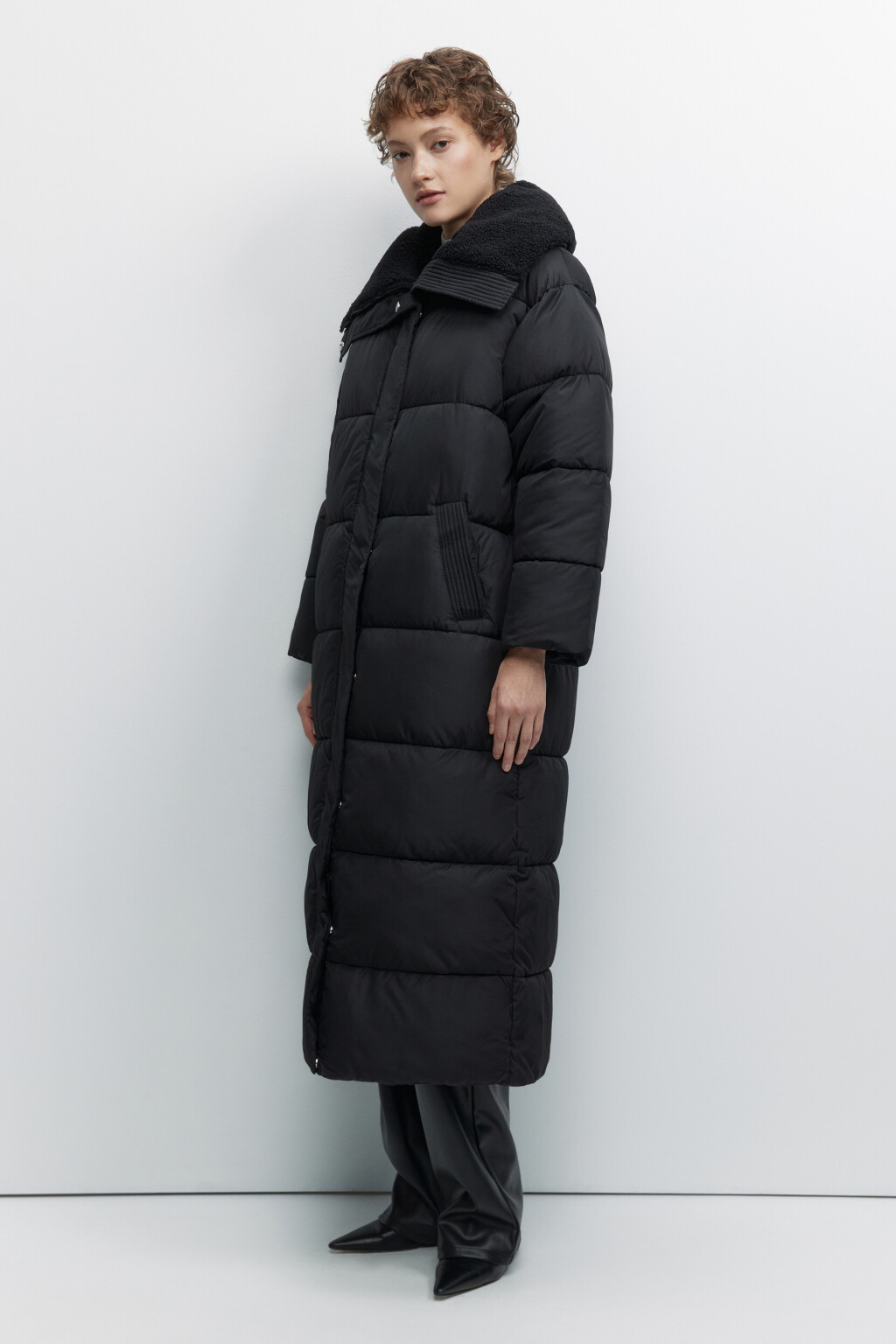 Пальто стеганое утепленное с широким воротником - цвет черный - 3