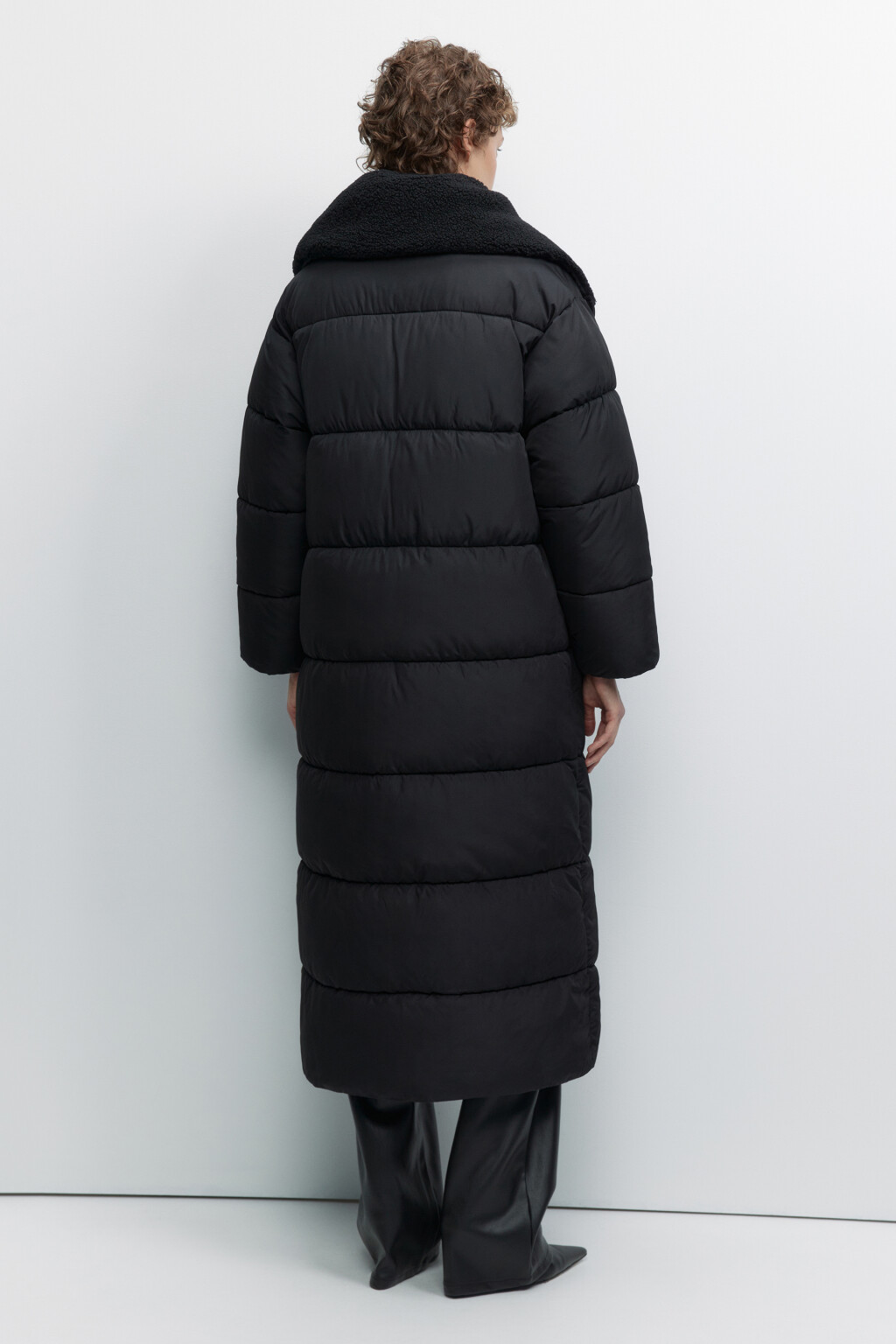 Пальто стеганое утепленное с широким воротником - цвет черный - 4