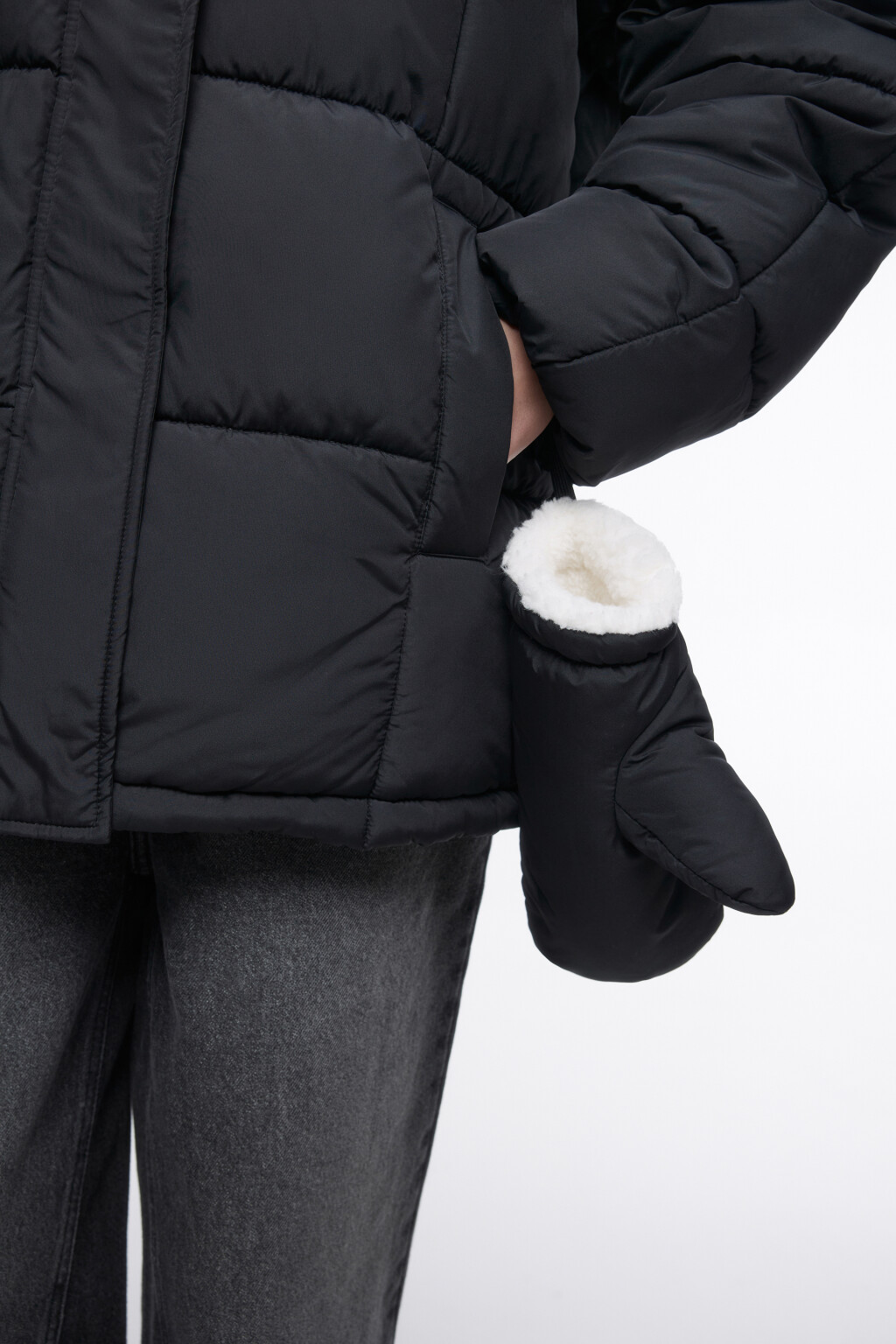 Куртка стеганая с капюшоном и варежками - цвет черный - 6