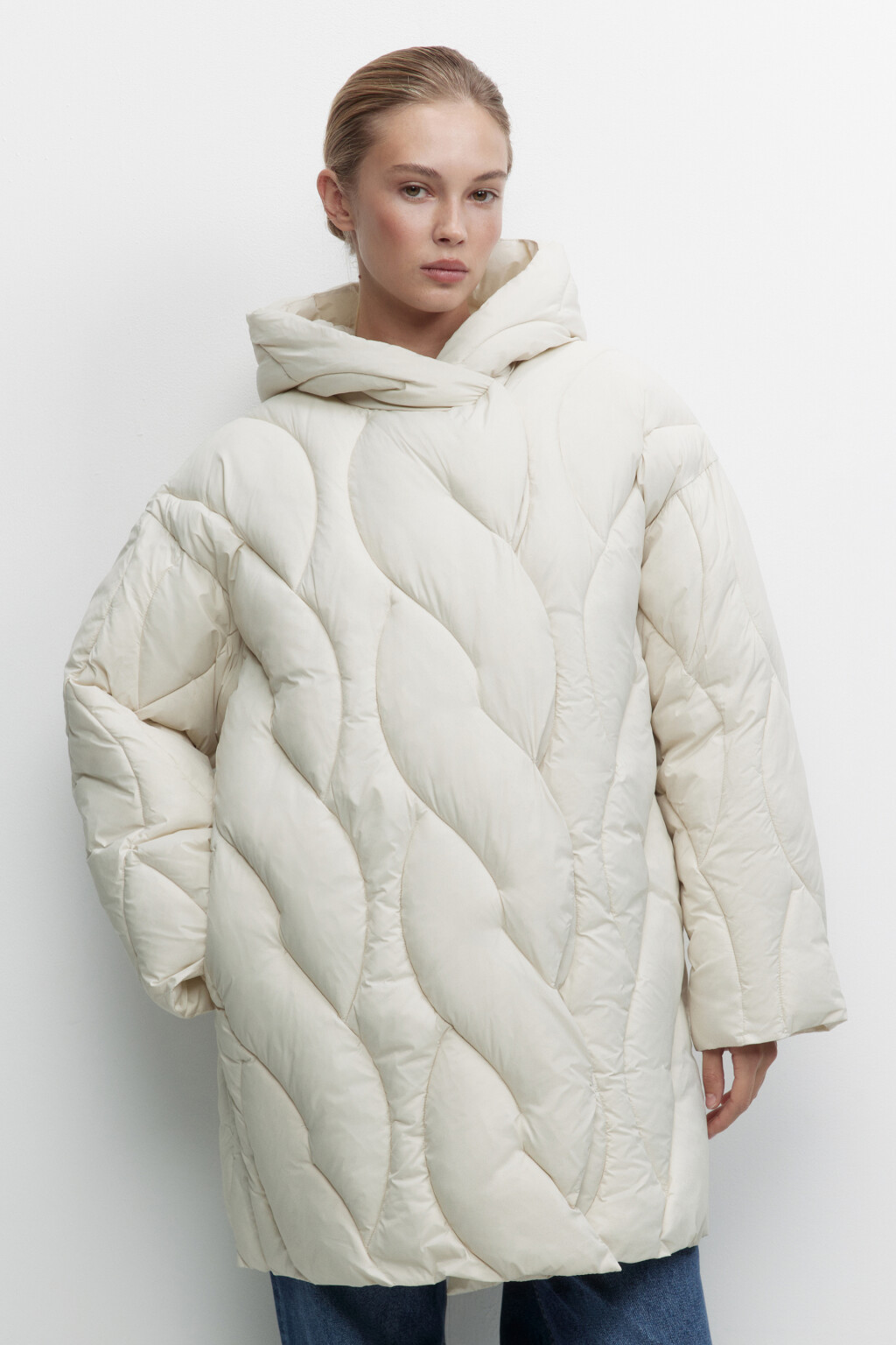Пальто стеганое с капюшоном и стежкой-косичкой - цвет бежевый - 2