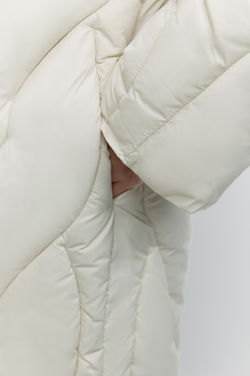 Пальто стеганое с капюшоном и стежкой-косичкой - цвет бежевый - 6