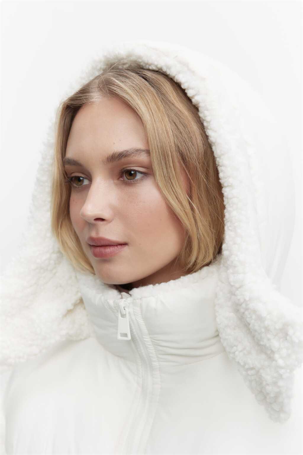 Куртка из искусственного меха с капюшоном - цвет молочный - 5