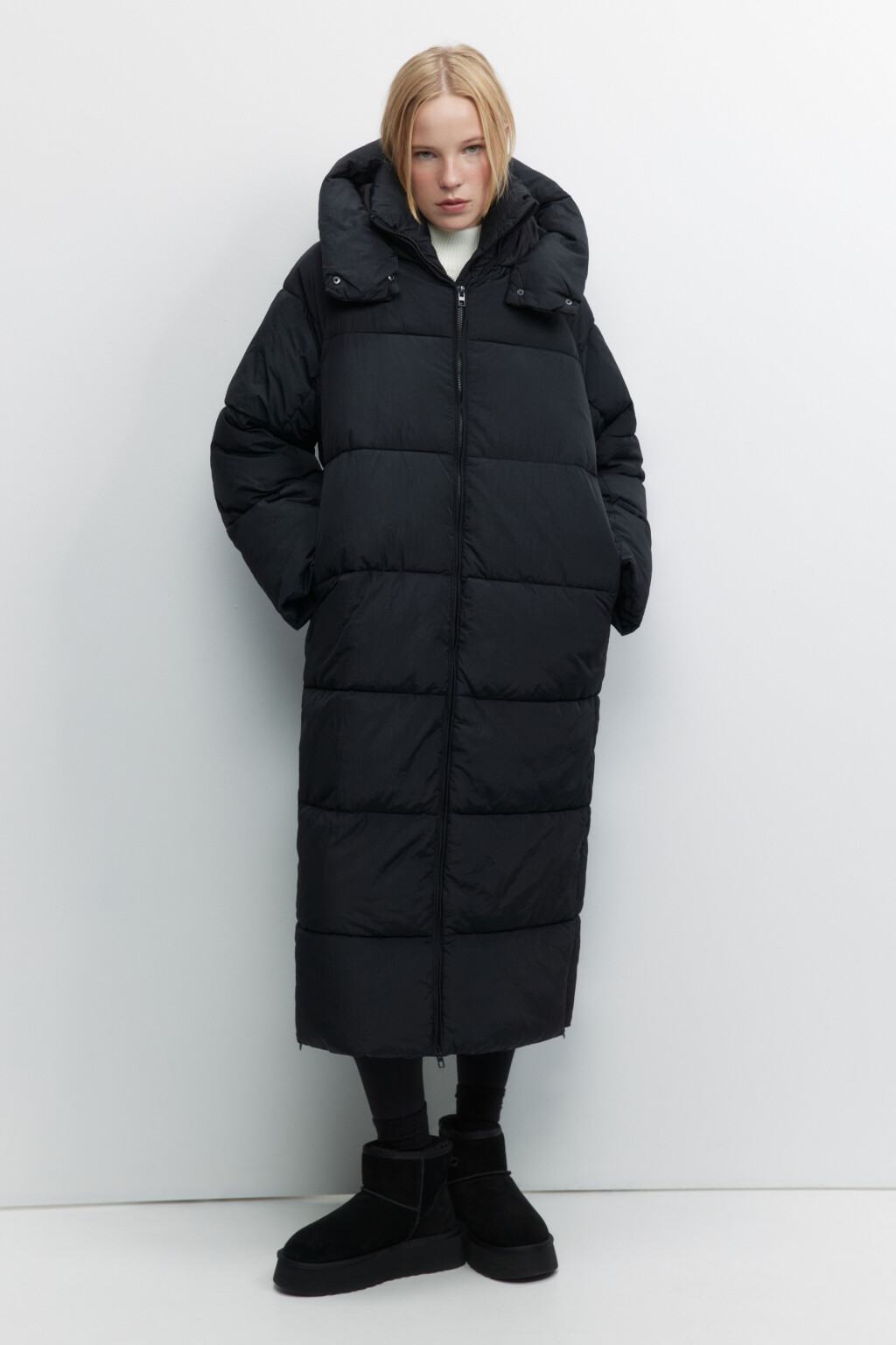 Куртка длинная стеганая с капюшоном - цвет черный - 2