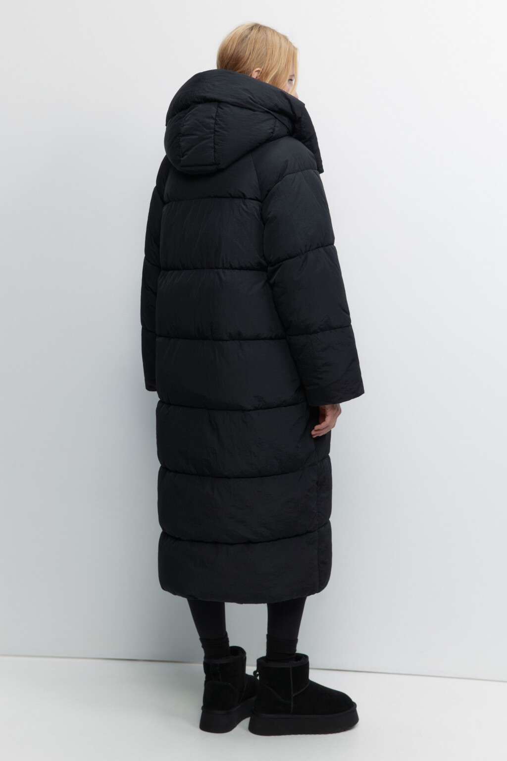 Куртка длинная стеганая с капюшоном - цвет черный - 4