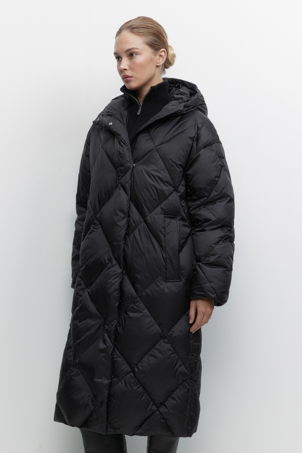 Пуховик удлиненный на натуральном утеплителе - цвет черный - 3