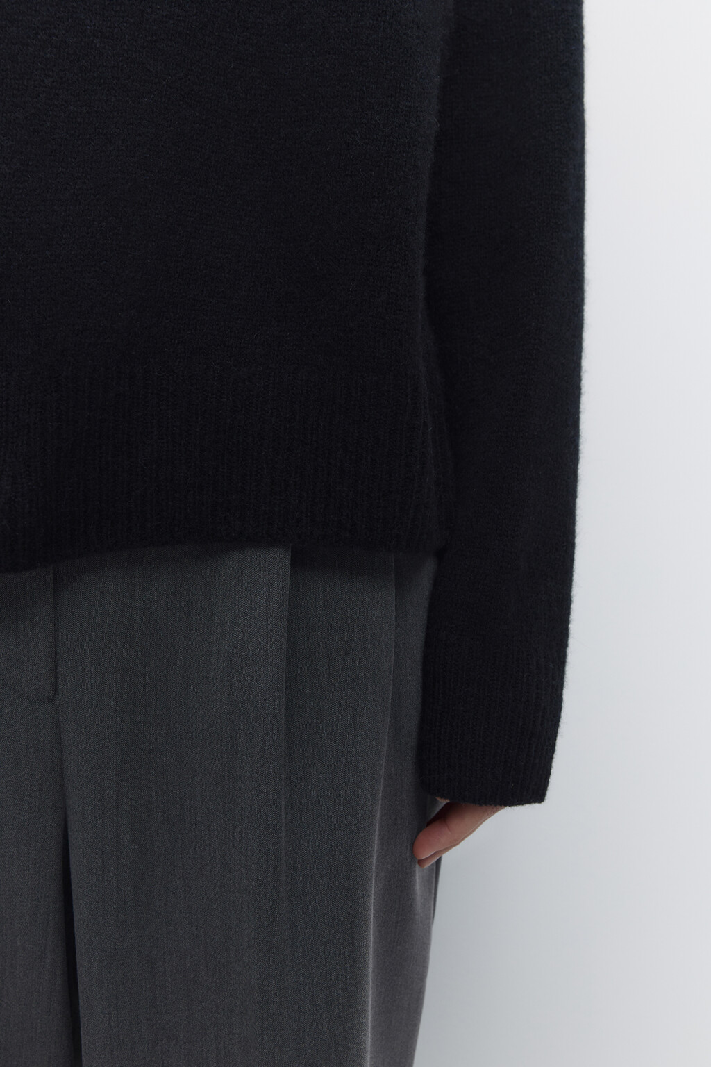 Свитер вязаный премиум из натуральной шерсти - цвет черный - 9