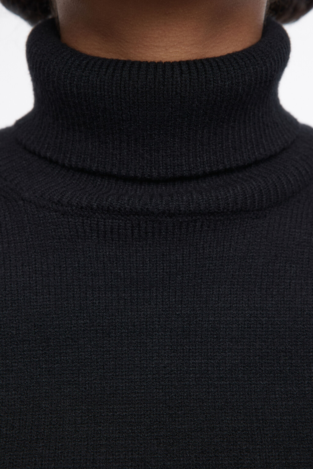 Свитер-водолазка вязаный укороченный - цвет черный - 6