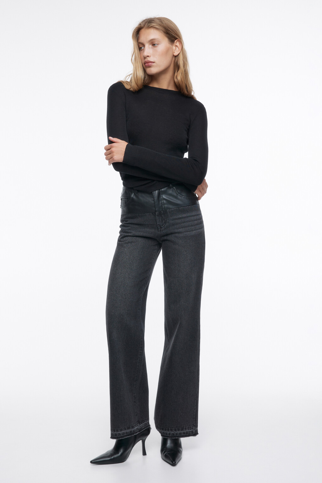 Джинсы с вставкой из искусственной кожи - цвет черный - 4