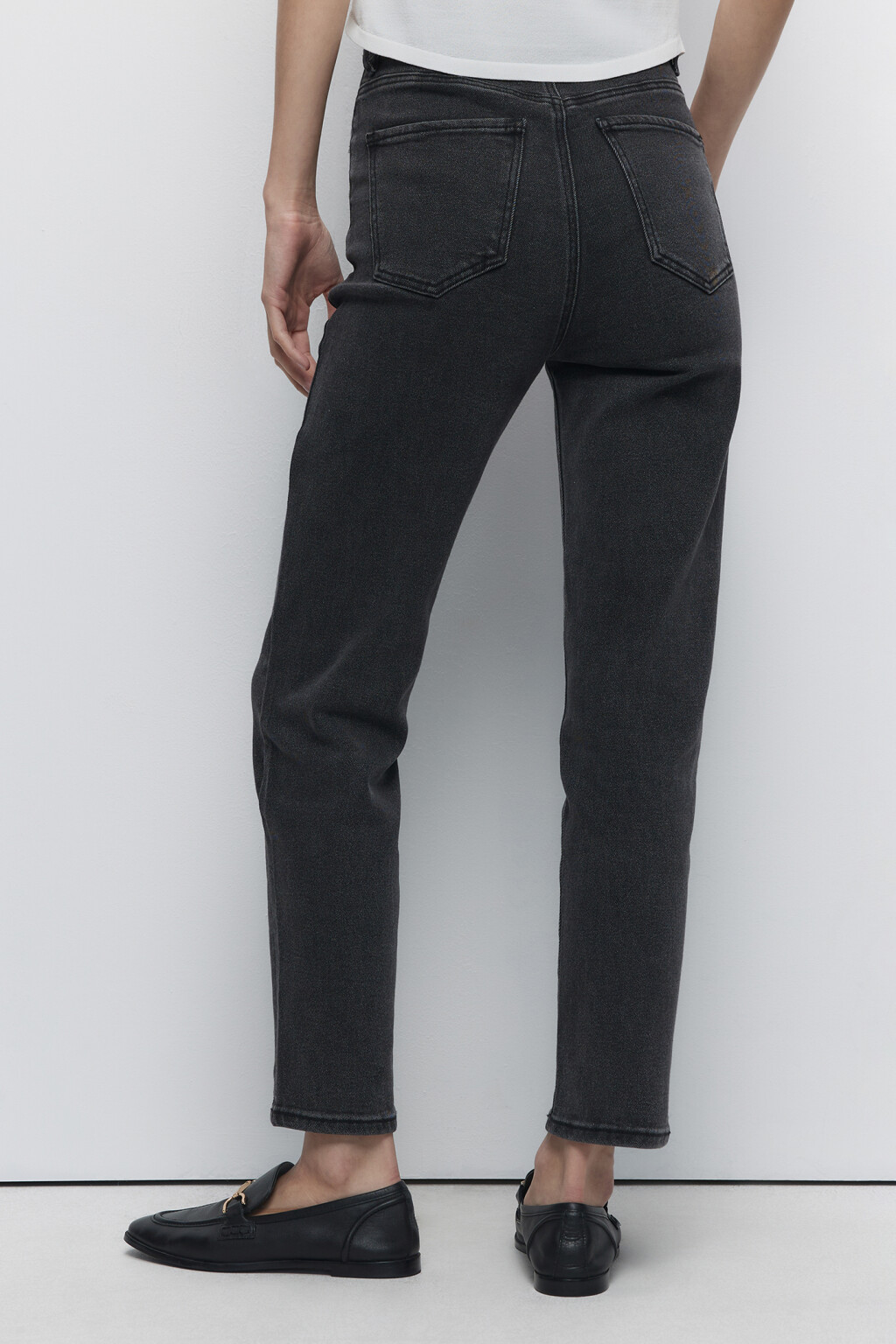 Джинсы mom fit черные вареные с высокой посадкой - цвет черный - 5