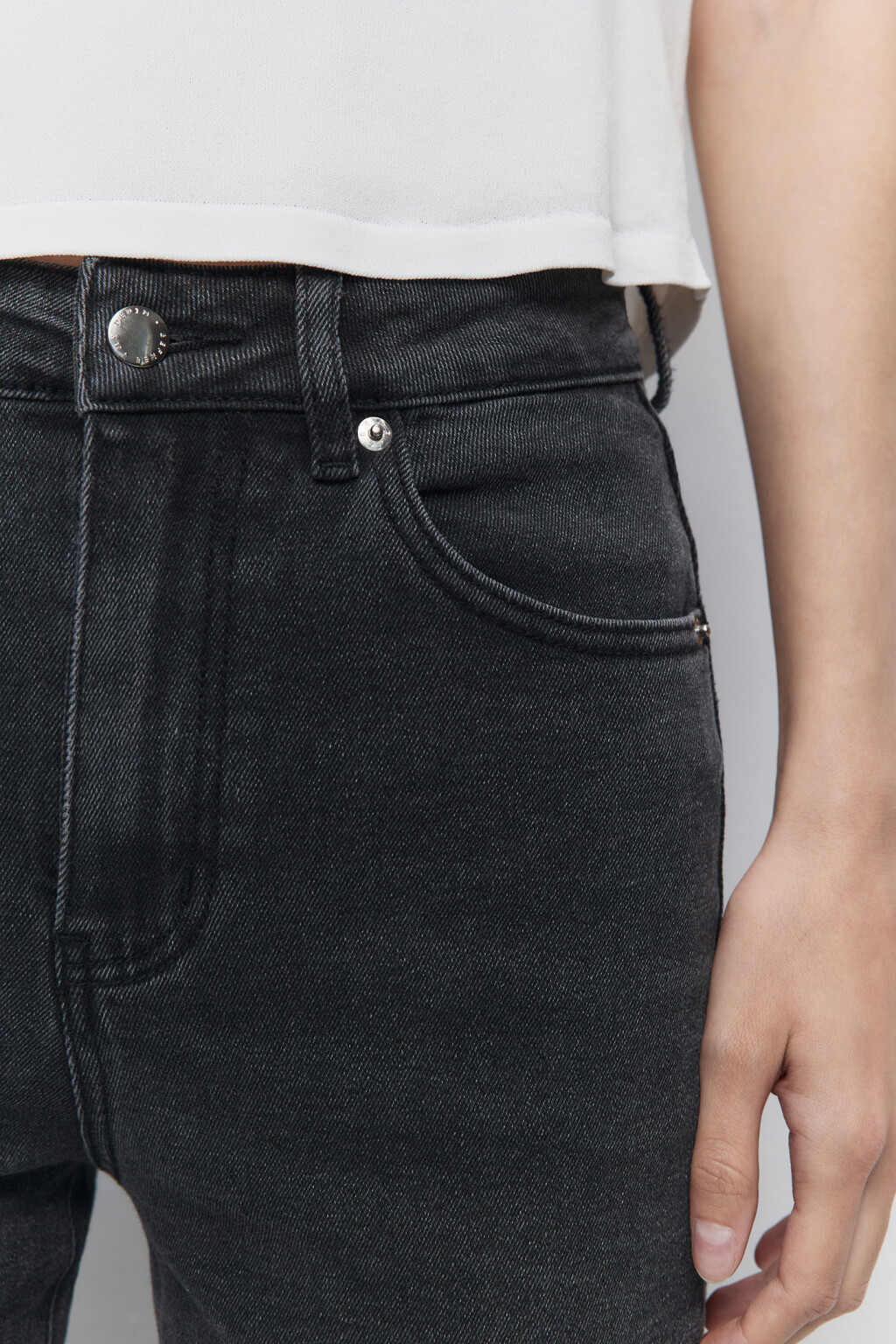 Джинсы mom fit черные вареные с высокой посадкой - цвет черный - 7