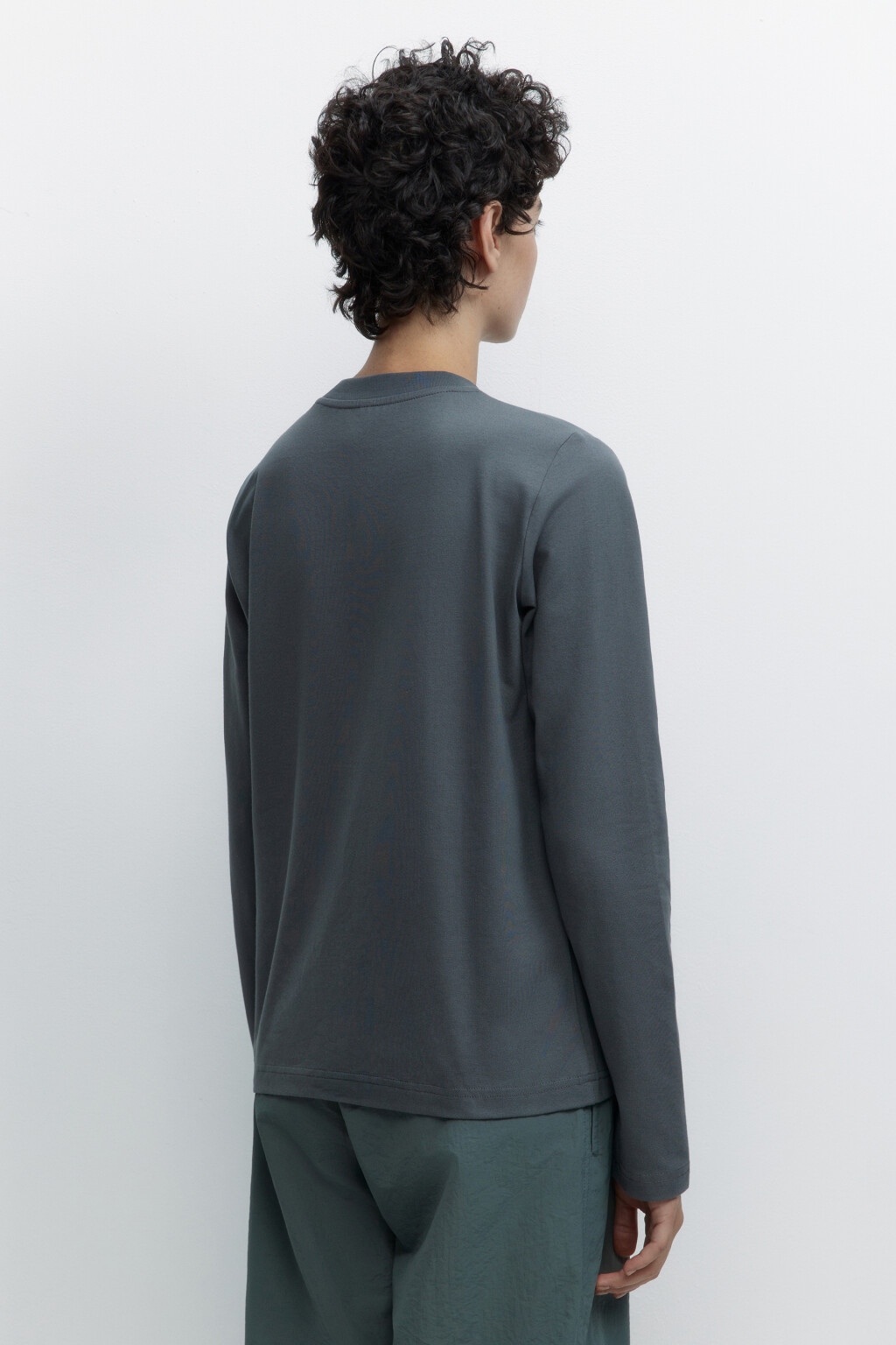 Лонгслив прямой хлопковый в базовых цветах - цвет серый - 3