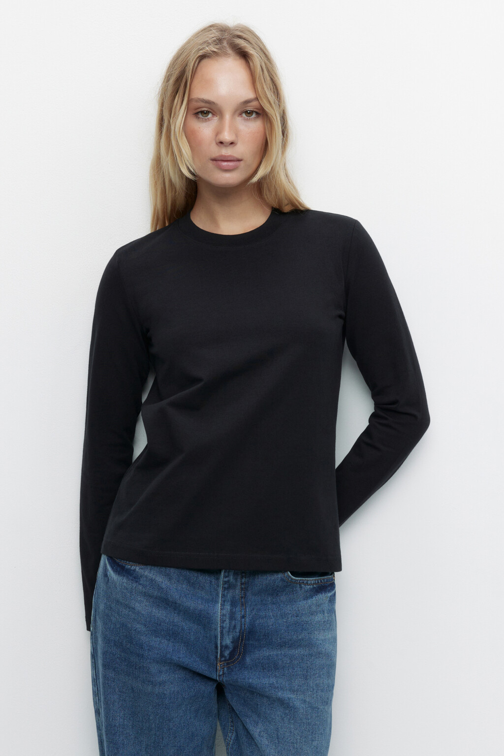 Лонгслив прямой хлопковый в базовых цветах - цвет черный - 2