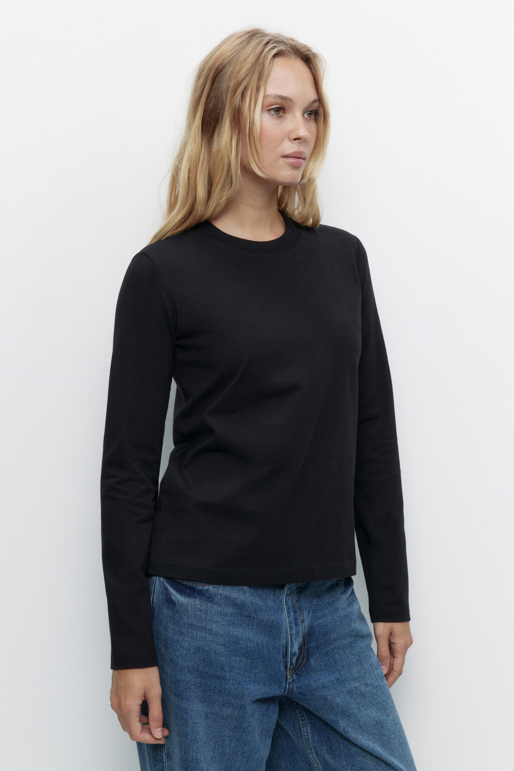 Лонгслив прямой хлопковый в базовых цветах - цвет черный - 3