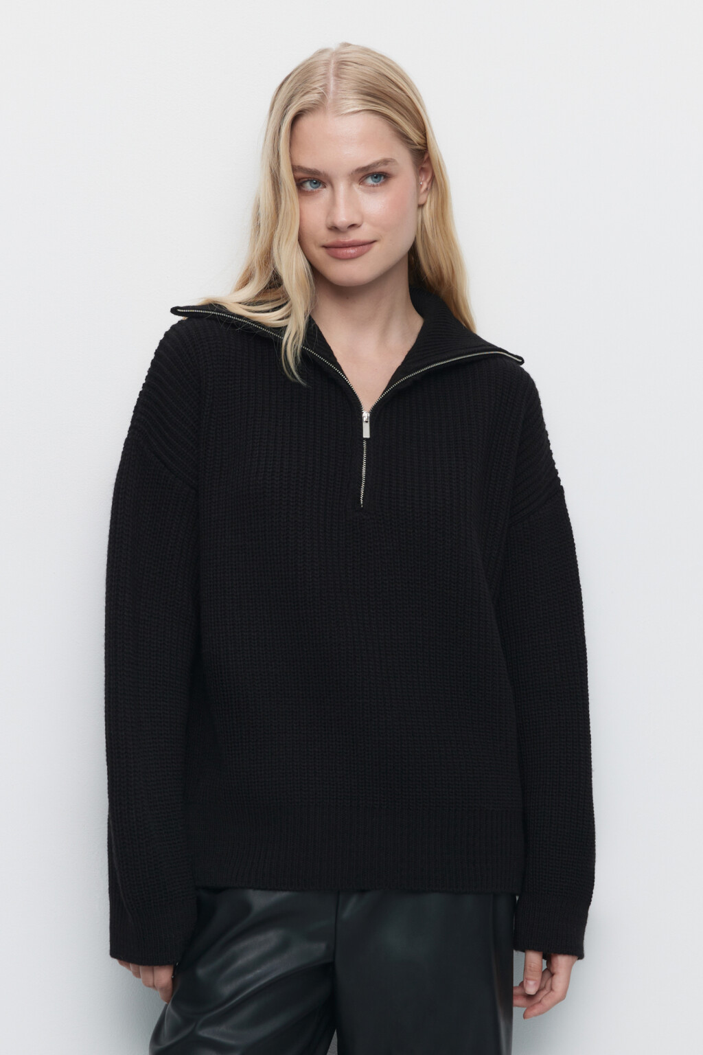 Свитер oversize вязаный с воротником на молнии - цвет черный - 2