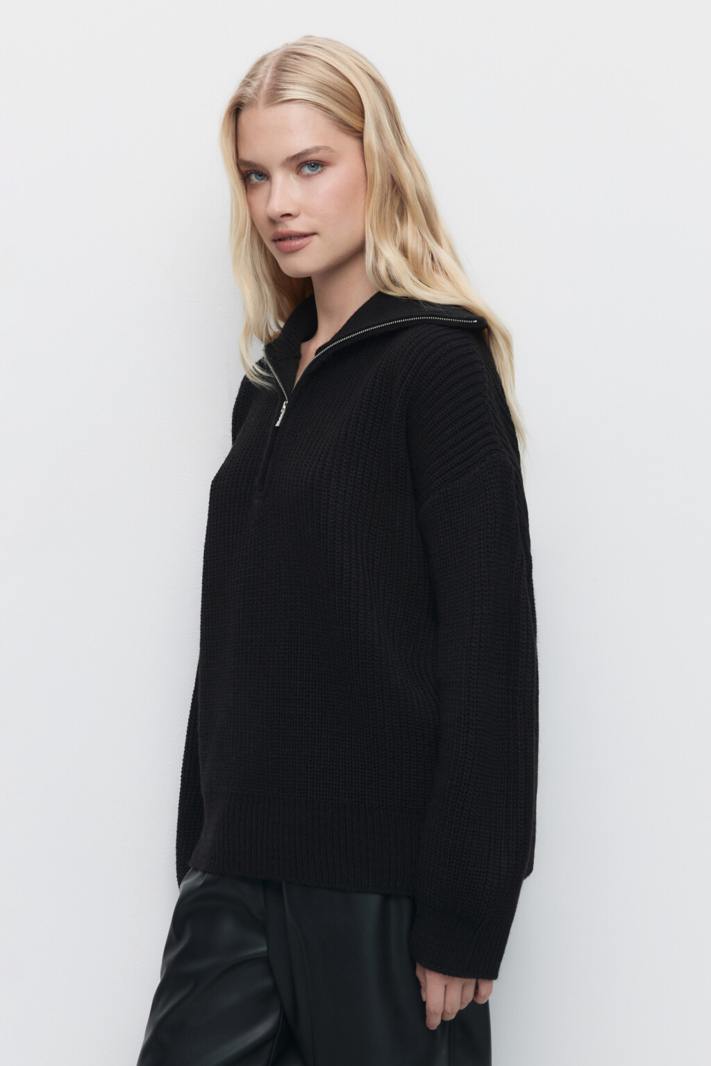 Свитер oversize вязаный с воротником на молнии - цвет черный - 3